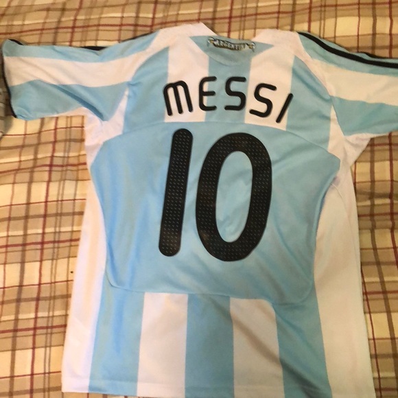 Argentina home Messi jersey - Picture 2 of 2